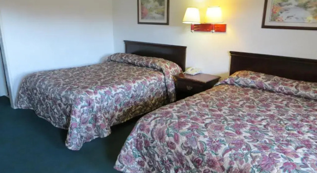 Четырёхместный номер Standard Capri Motel