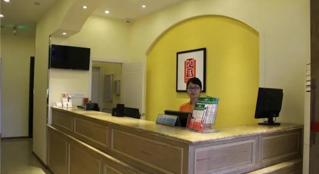 Home Inn Chengdu Kuanzhai Alley New City Square Branch, Забронировать Отель Цинъян Чэнду, рядом с Jinniu Wanda Plaza Chengdu