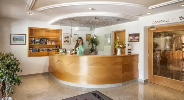 Hotel Bischofhof - Bistro Jasmin, Забронировать Отель Отели в центре Кьюза с завтраком, отели в центре Кьюза с завтраком