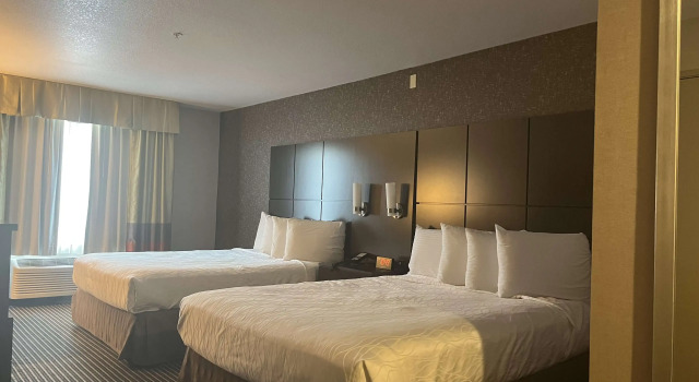 Четырёхместный номер Standard Best Western Plus Rama Inn & Suites