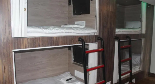 Кровать в общем номере H-District Boutique Poshotel