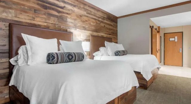 Четырёхместный номер Superior Norfolk Lodge & Suites, an Ascend Collection Hotel