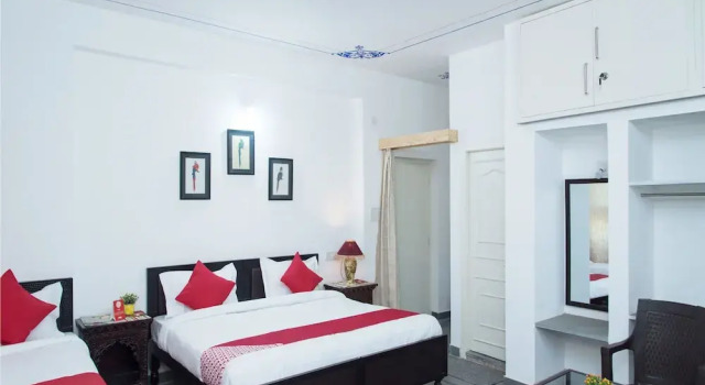 OYO 11936 Home Vintage Haveli Stay Bhopalpura, Забронировать Отель Отели штата Раджастхана с парковкой, Парковка