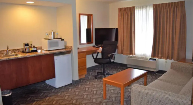 Люкс c 1 комнатой Wyndham Garden Madison Fitchburg