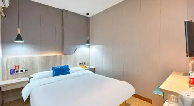 Люкс Comfort c 1 комнатой Pebble Motel Cloud Hotel (Chaohu Wanda Plaza)