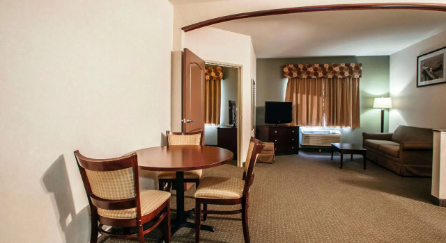 Двухместный люкс Comfort Suites Elgin Northwest