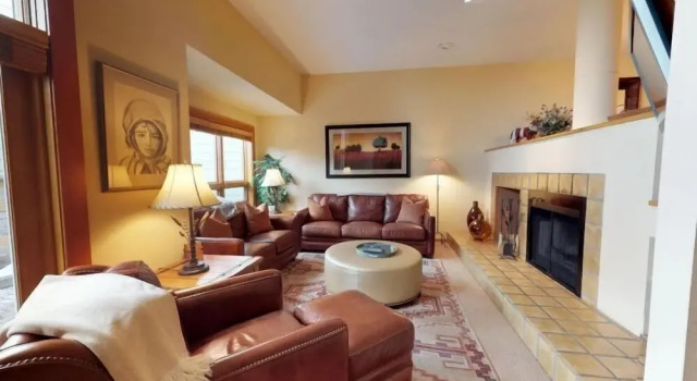 Gold-rated 3 Bedroom Condo Near Grand Hyatt Vail and Chair Lift 20