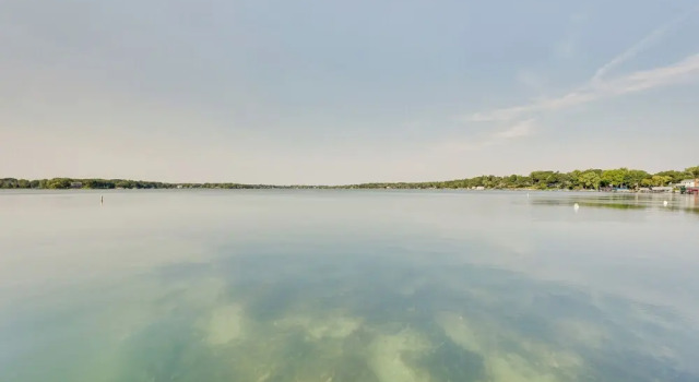 Коттедж Powers Lake Home w/ Patio - 9 Mi to Lake Geneva!