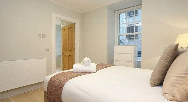 JOIVY Newly Refurbished Apartment on the Historic Royal Mile, Забронировать Апартаменты/квартира Эдинбург Midlothian, рядом с Национальный музей Шотландии