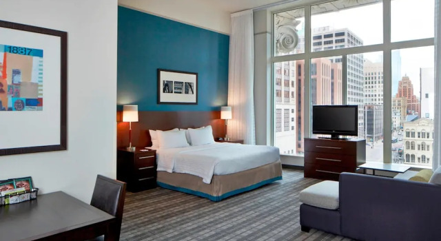 Двухместный номер Standard с видом на реку Residence Inn Milwaukee Downtown