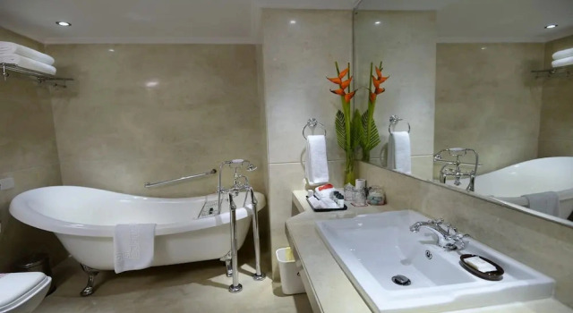 Двухместный люкс с видом на город Hotel Clarks Varanasi Limited