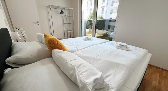 Апартаменты Apartments next to Public Transport GG13