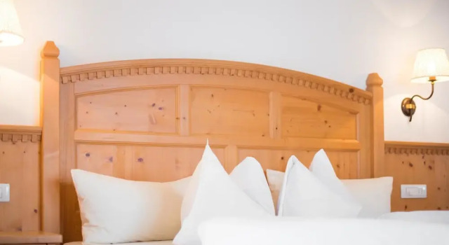 Tonzhaus Hotel, Забронировать Отель Сеналес Валь Сеналес, рядом с Водохранилище Вернаго