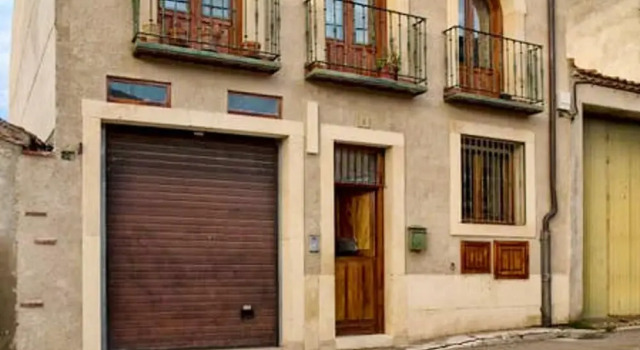 House With 4 Bedrooms in Segovia, With Enclosed Garden and Wifi Near the Slopes, Забронировать Отель Отели Сеговии 3 звезды, рядом с Монастырь Падрес-Кармелитас, 3*