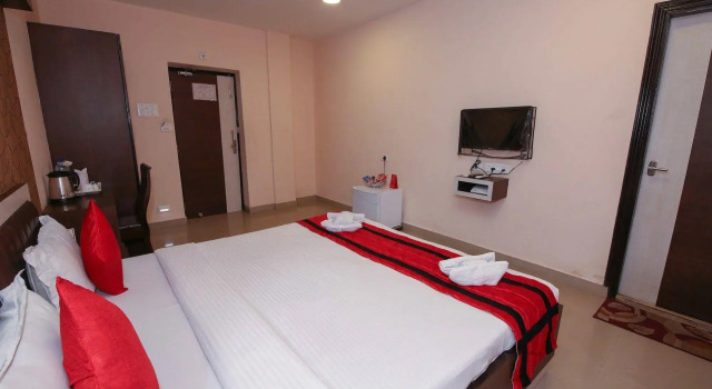 Pawan Putra, Boek Hotel Calcutta 