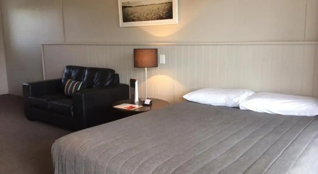 Двухместная студия South Street West Motel