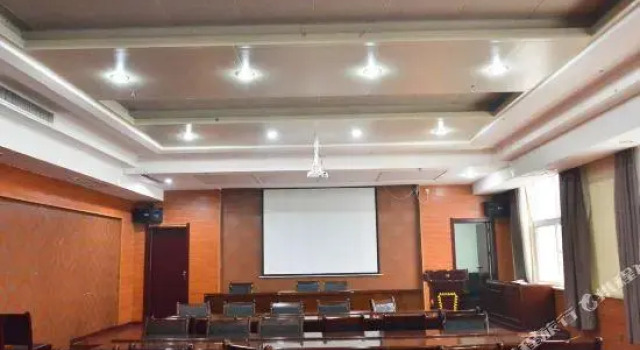 Dinisi Hotel, Rezervovat Hotel Luo-jang Henan