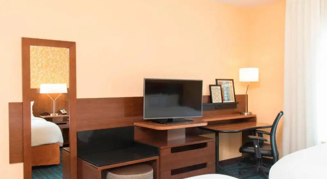 Четырёхместный номер Standard Fairfield Inn & Suites by Marriott Jackson Clinton
