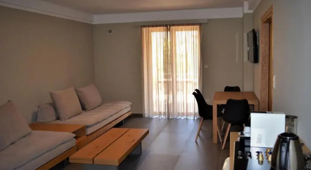 Diapori Suites Hotel, Rezerwuj Hotel Hotele w Lakonia z parkingiem, Parking