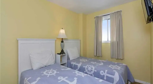 Regency Towers 403 - Three Bedroom Condo, Book Hotel Hoteller i Lower Grand Lagoon med parkering, Parkering