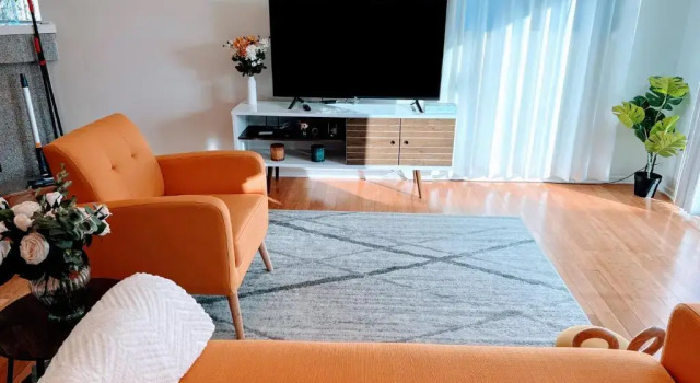 Коттедж Contemporary House with Ocean View Decks