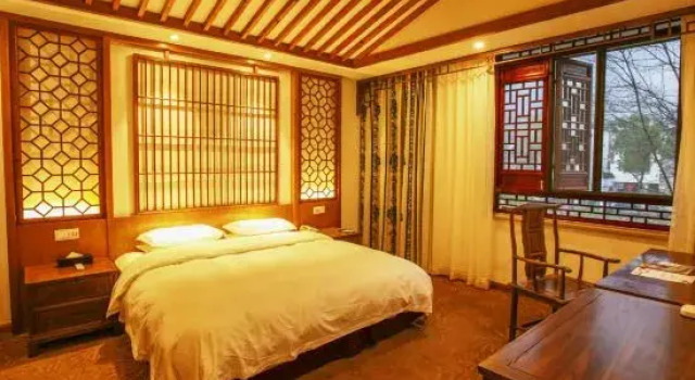 Двухместный люкс Superior Taohuatanpan Holiday Hotel
