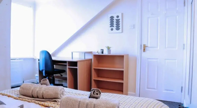 Коттедж Beautiful 5-bed House Roker Beach