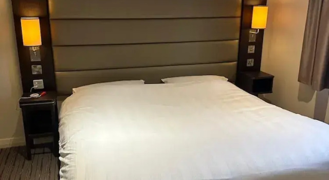 Premier Roomz Two Mills, Buchen Sie Hotel Ledsham Wirral