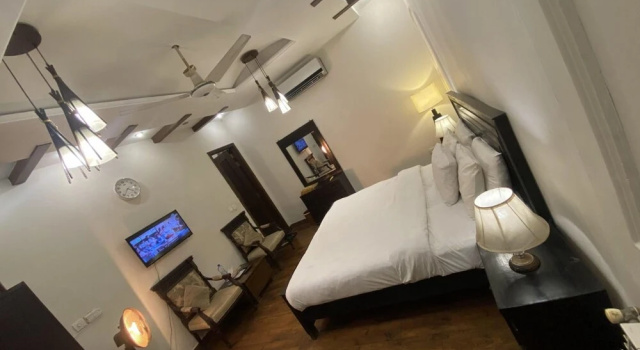 Номер Economy Guest House Near Movenpick hotel Centururs and Centurus Mall islamabad