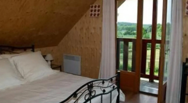 Maison en bois avec jardin, idéal randonnée, fibre haut débit, équipements bébé près du Mans et Tours - FR-1-410-195, Забронировать Отель Отели Туаре-сюр-Динан с парковкой, Парковка