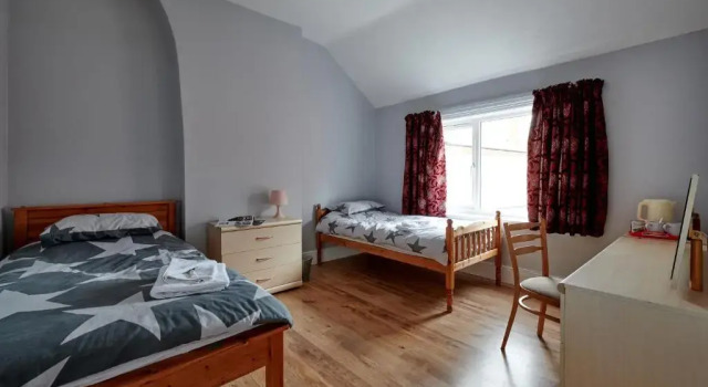 Maintenance, Transport, Medical Teams Bargain, 3 Bed Detached House, Mold, Sleeps 1 to 5, Забронировать Отель Молд Клоид, рядом с Bailey Hill