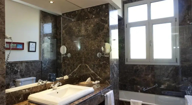Четырёхместный номер Standard Hotel Palacio Urgoiti
