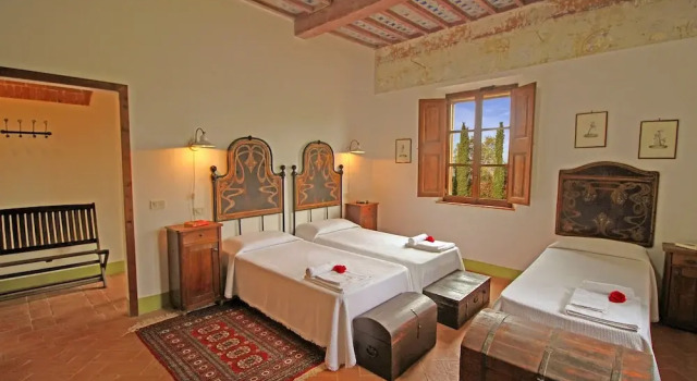 Villa Cozzano, Varaa Villa  