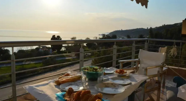 Апартаменты 35 m from the beach, amazing seaview, Chalkidiki, Loutra Agias Paraskevis , Evdiriadis Luxury Apartment , you can see it on youtube if you type the name Evdiriadis