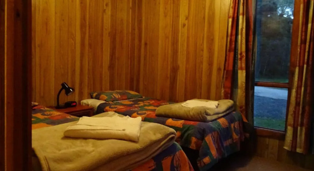 Семейный номер Economy с 3 комнатами Crayfish Creek Van & Cabin Park