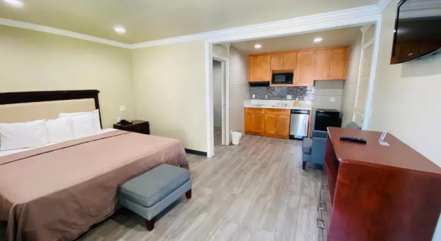 Студия Le Blanc Inn & Suites