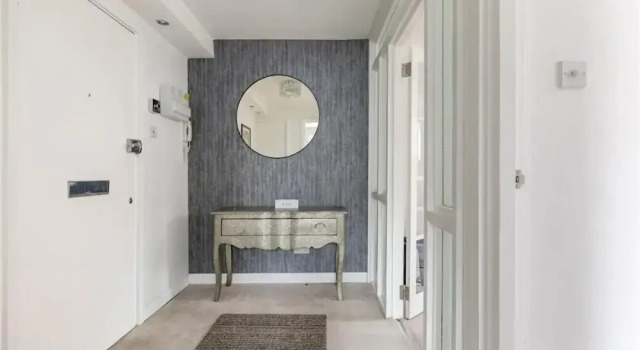 Апартаменты Spacious 1 bed Apartment With Parking & Balcony!