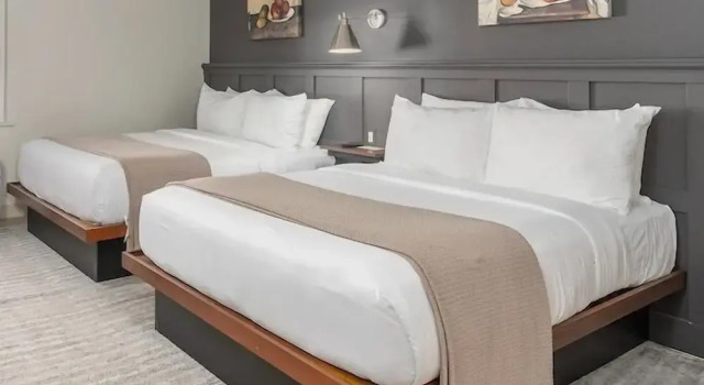 Четырёхместный номер Standard Meeting House Boutique Hotel
