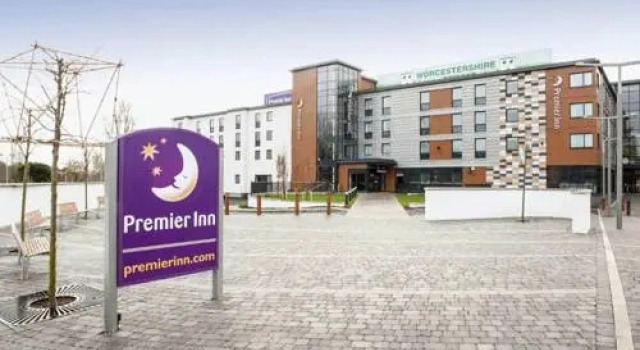 Трёхместный семейный номер Standard Premier Inn Worcester City Centre