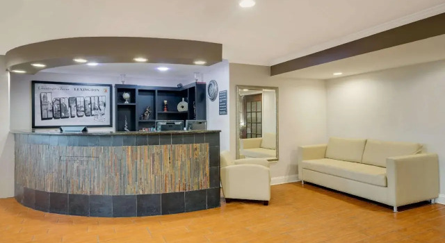 Super 8 by Wyndham Lexington Hamburg Area, Забронировать Отель Лексингтон Bourbon Trail Kentucky, рядом с Appalachian Regional Healthcare