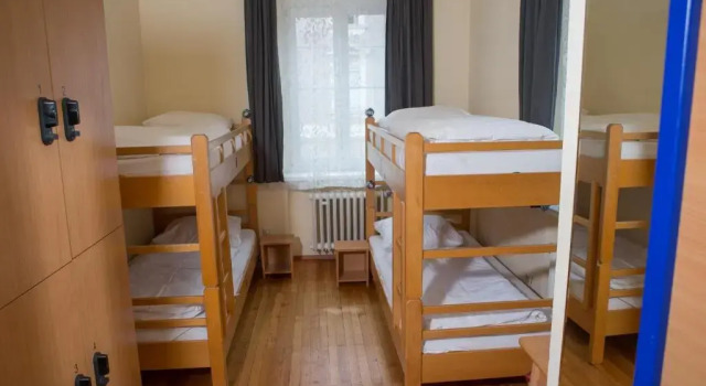 Кровать в общем номере YoHo - International Youth Hostel