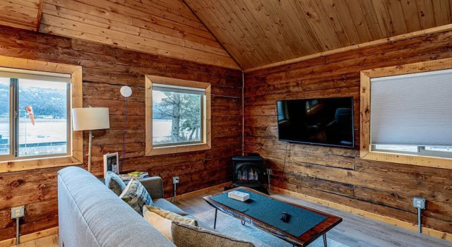Номер Deluxe Lakeshore Lodging Suites