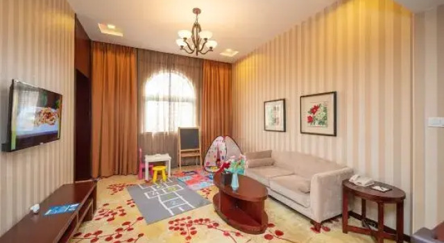 Люкс China Garden Hotel