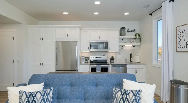 Апартаменты 1 Mi to Ski Area: Penthouse Condo in Traverse City