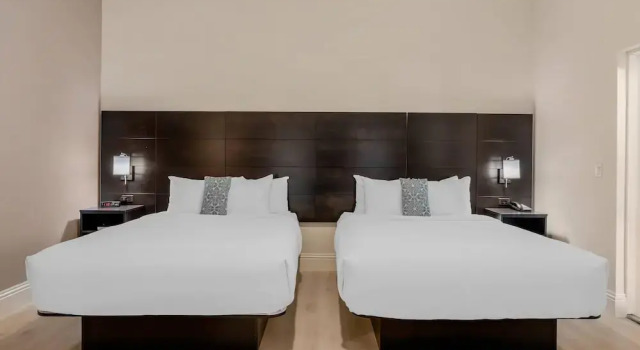 Четырёхместный номер Standard с балконом и с видом на сад Grant Street Inn, an Ascend Collection Hotel