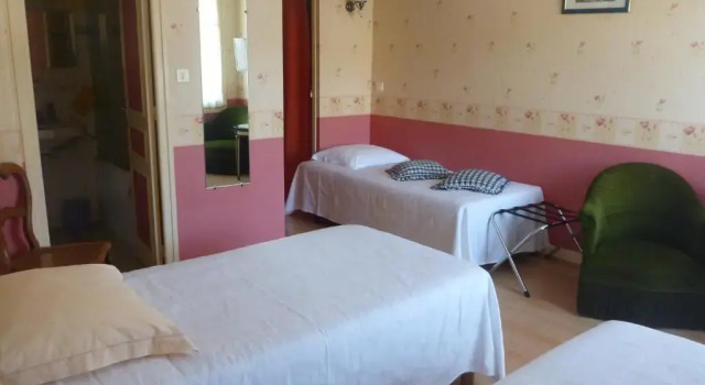 Трёхместный номер Standard LOGIS HOTEL Les Tilleuls