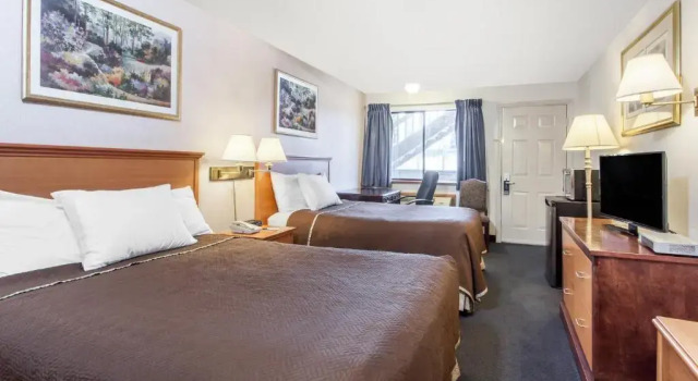 Четырёхместный номер Standard Econo Lodge Edmonds North Seattle