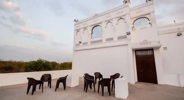 Oyo 36851 Hotel Silver Retreat, Rezervovat Hotel Eklingji Rajasthan