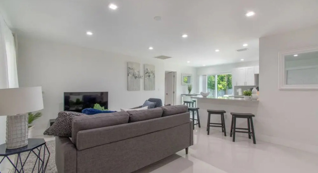 Dania Beach Beauty 3BR with Hot Tub, Забронировать Отель Дания-Бич Broward County