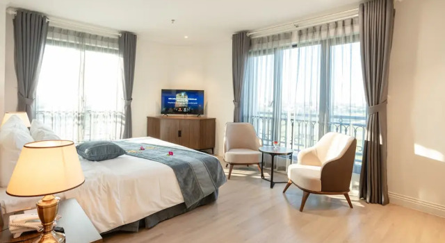 Двухместный номер Deluxe с балконом Rex Quang Binh Hotel